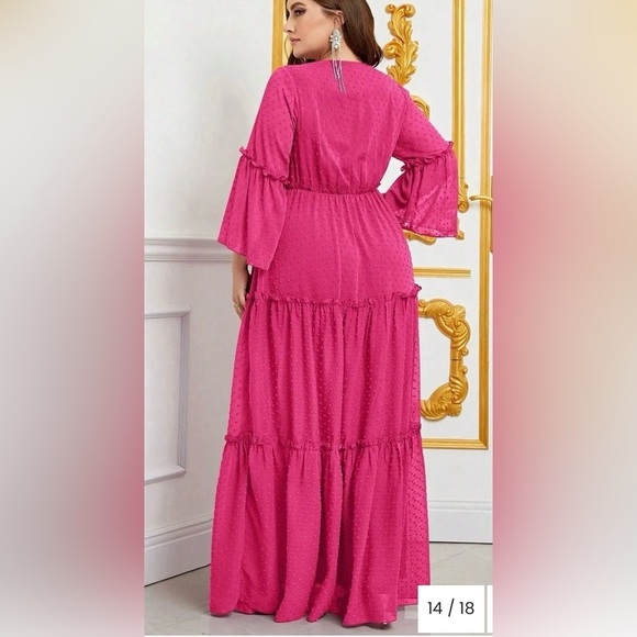 Plus V-Neck maxi with Bell Sleeves Swiss Dot pattern - Picture 3 of 4